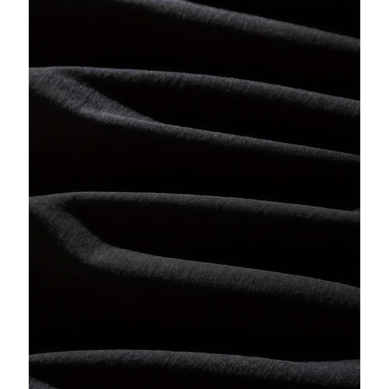 [Graphic T-shirt] Chest Nuts Roasting Funny Naughty Santa Dirty Food Pun Xmas T-Shirt, humorous holiday graphic tee for men and women, perfect Christmas gift for friends and festive parties