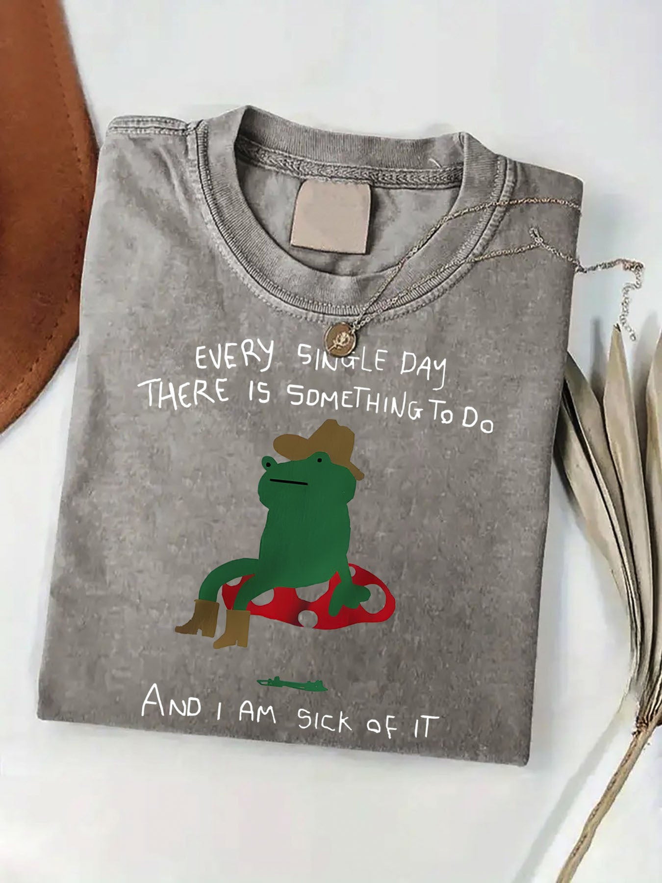 Men'S 230g Heavyweight Washed T-Shirt with Retro Frog Graphic & "Do Something" Slogan - Funny "I'm Sick of It" Casual Summer Tee for Beach, Gym, Outdoor Activities - Machine Washable Round Neck Top with Green Frog Design - All-Season Fit Holiday Gif