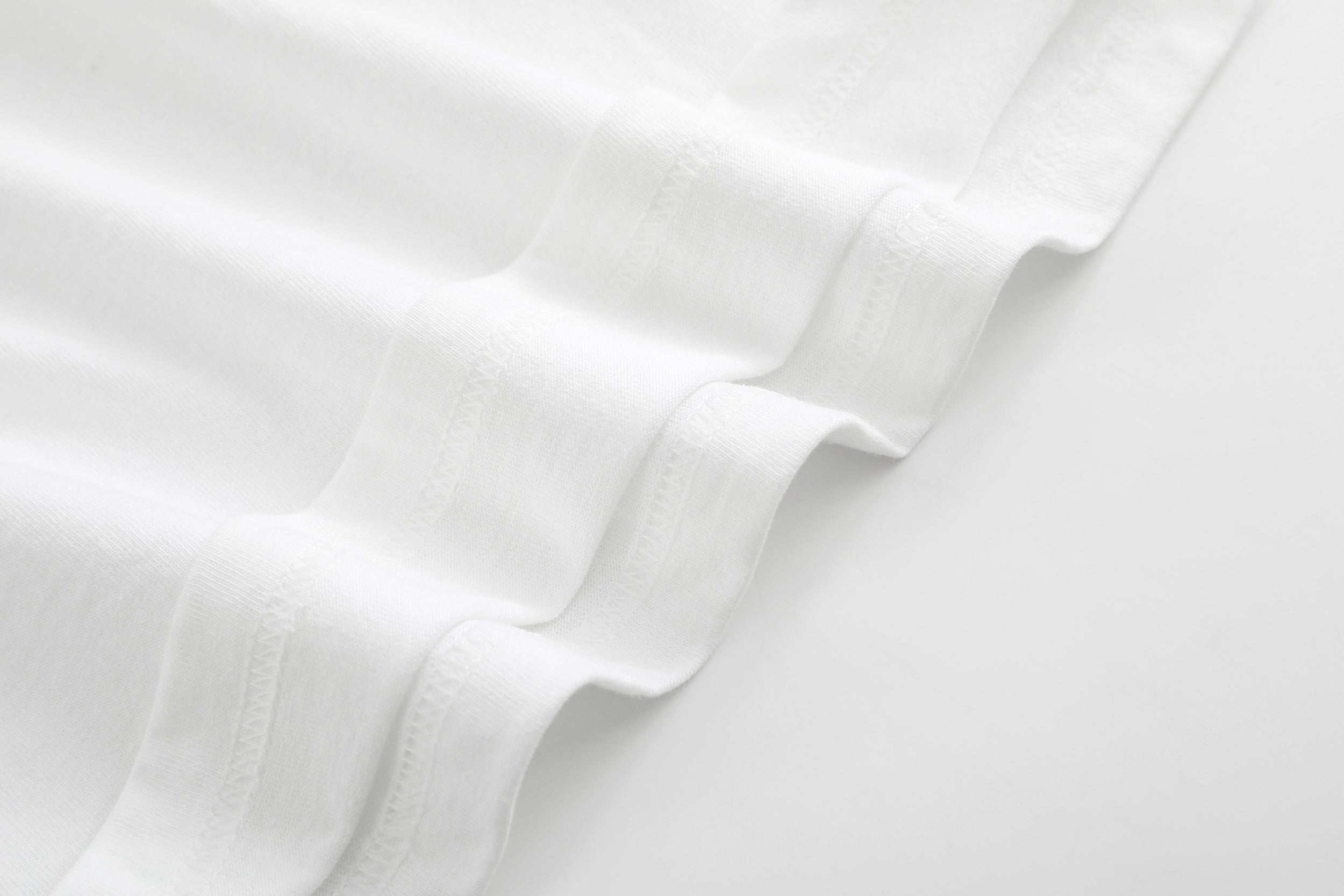 Children's 100% cotton T-shirts are suitable for ages 3-10.