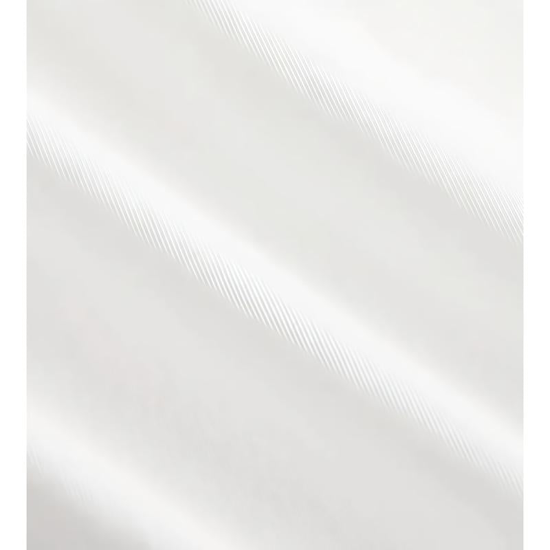 [Graphic T-shirt] Chest Nuts Roasting Funny Naughty Santa Dirty Food Pun Xmas T-Shirt, humorous holiday graphic tee for men and women, perfect Christmas gift for friends and festive parties